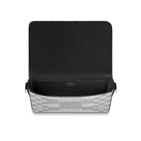 Louis Vuitton Studio Messenger Bag - Picture 4 of 8